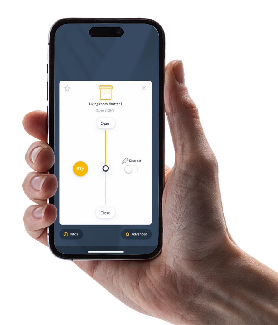 Ruka s telefónom s aplikáciou Tahoma
